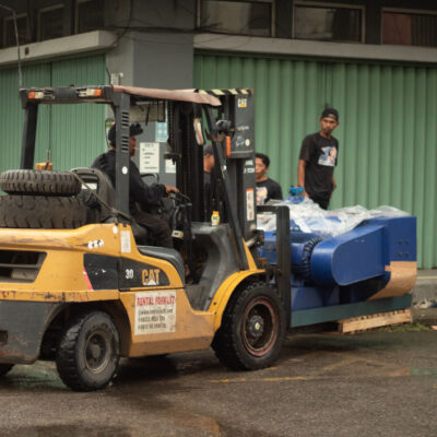 Gambar Pengangkatan Paket Cargo
